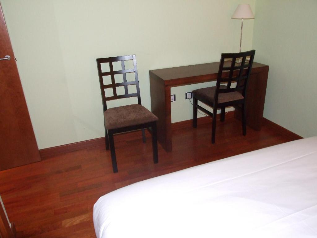 Roca Nevada Suites Villanua Bilik gambar
