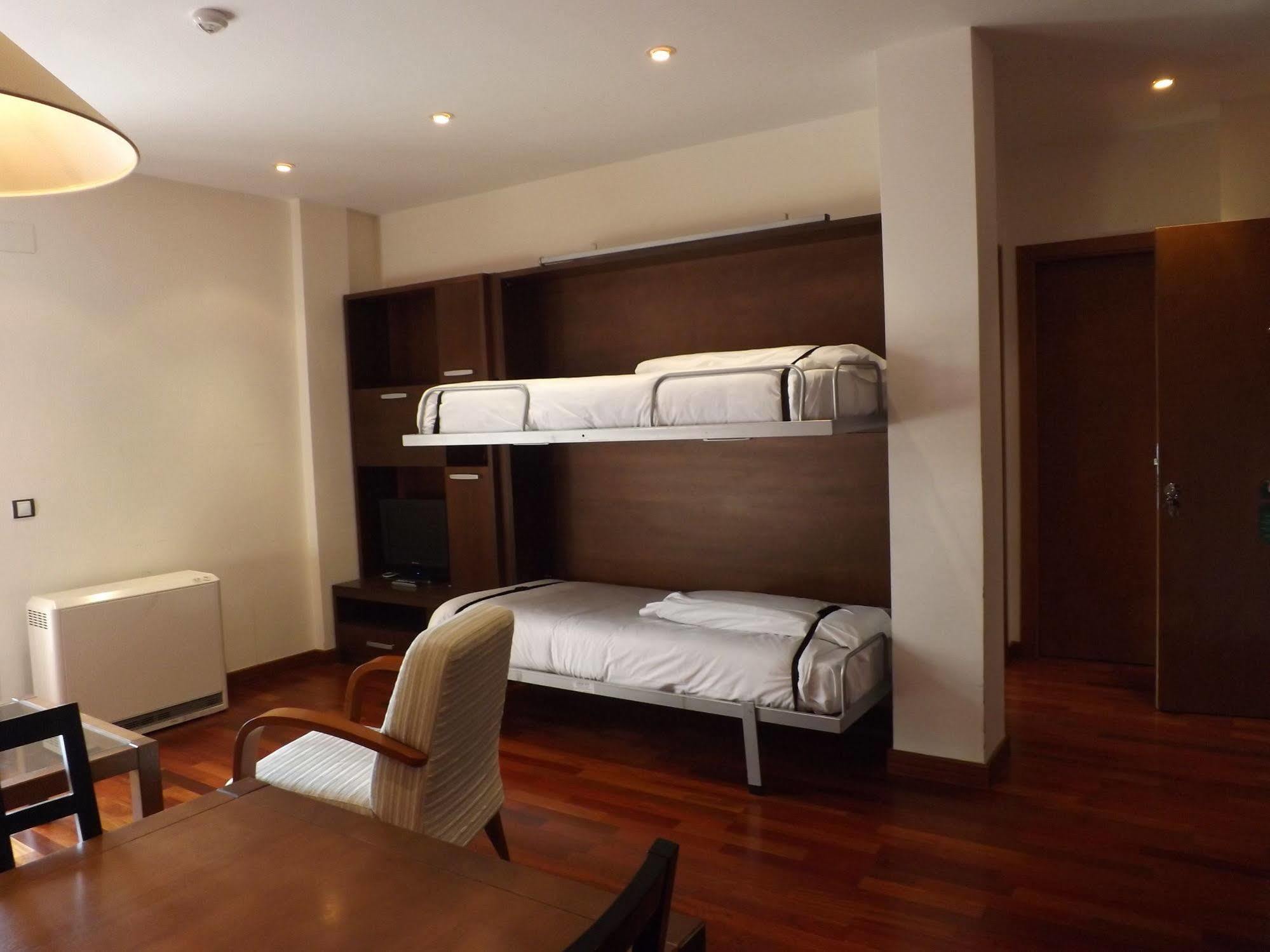 Roca Nevada Suites Villanua Luaran gambar